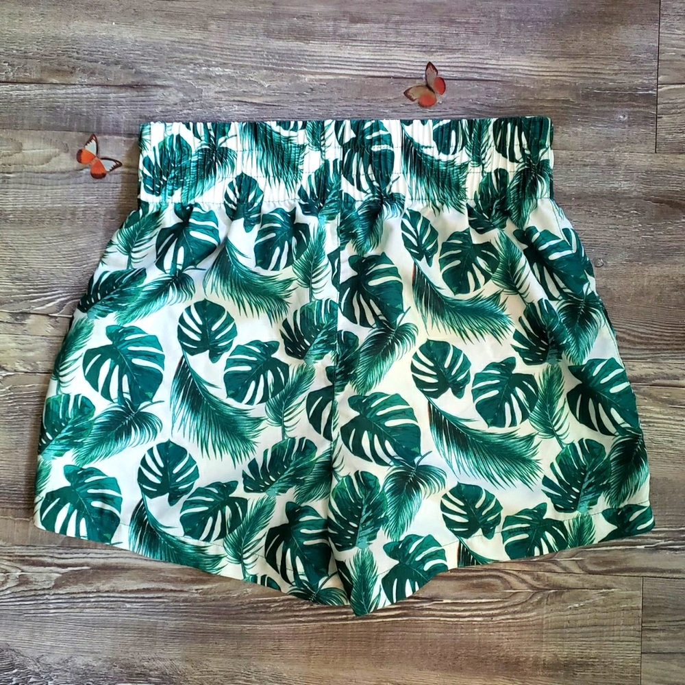 Monstera Plant Shorts NWOT